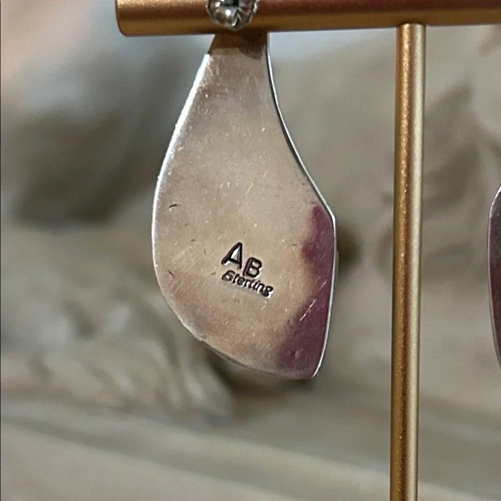 Vintage Native American Mother of Pearl Earrings - Picture 4 of 8